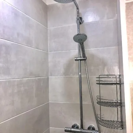 Comedie St-roch - - Hypercentre Gare - Clim & Netflix